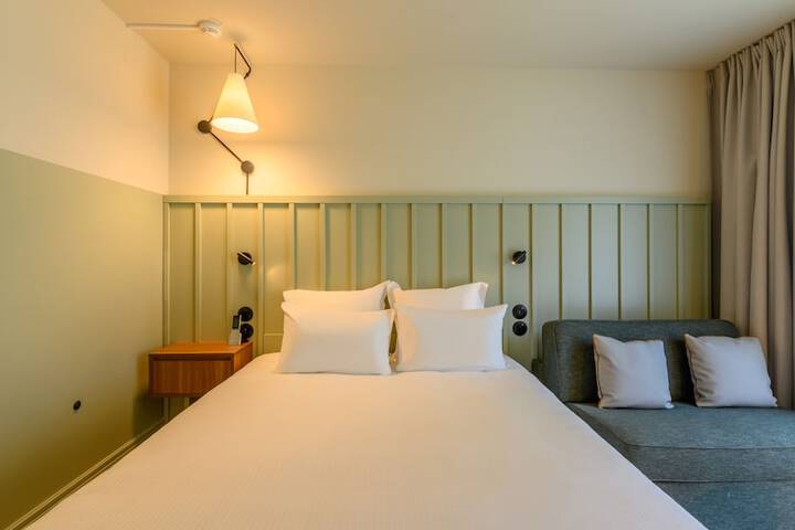 Room 25 of 63
