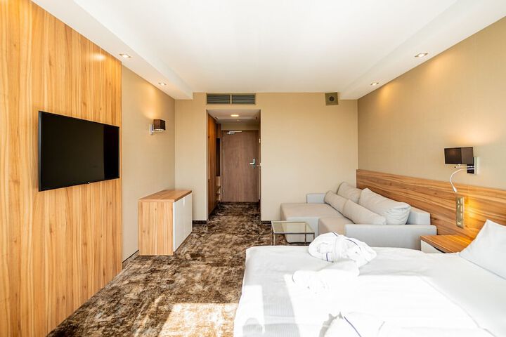 Room 2 of 34