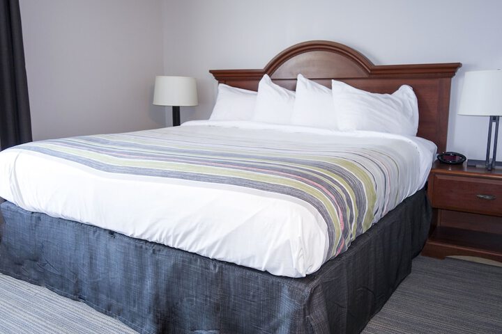 1 King Bed Accessible (2 of 8)