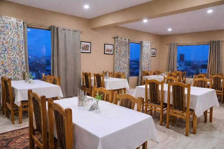 Dining 7 of 9