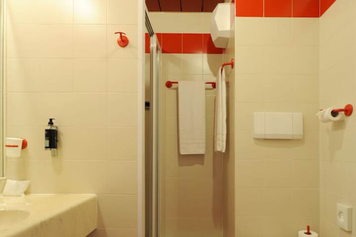 Room 44 of 86
