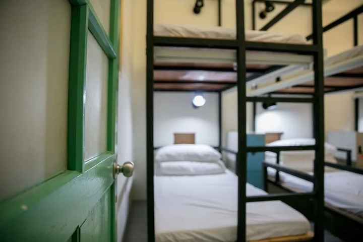 Room 5 of 12