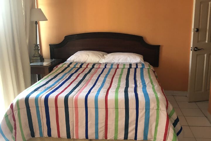 Room 8 of 17