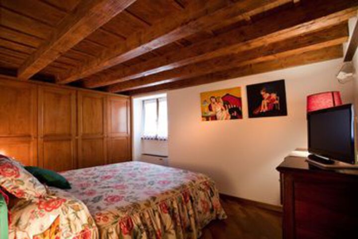 Room 11 of 27