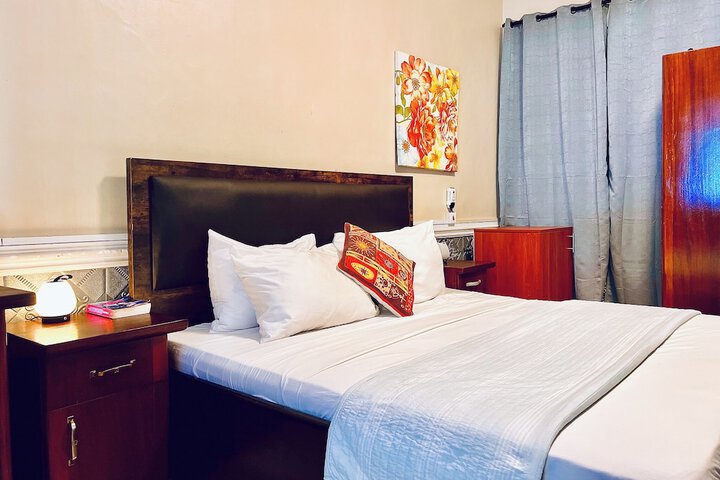Room 25 of 114
