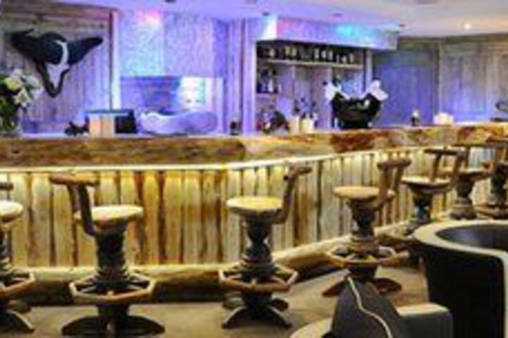 Lounge 39 of 73