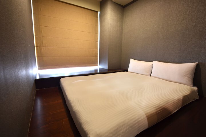 Room 10 of 38
