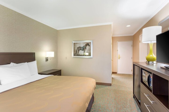 Room 7 of 34