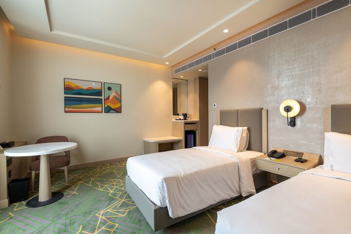 Room 9 of 95