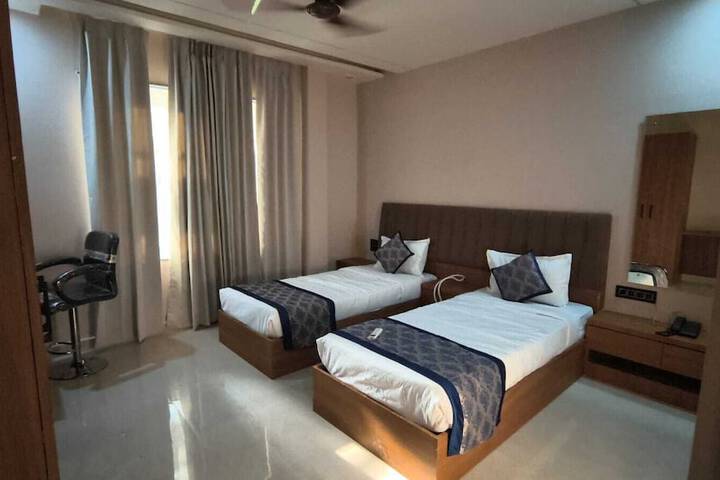 Room 4 of 10