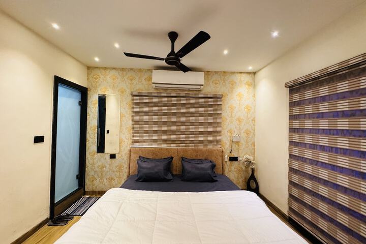 Room 6 of 20