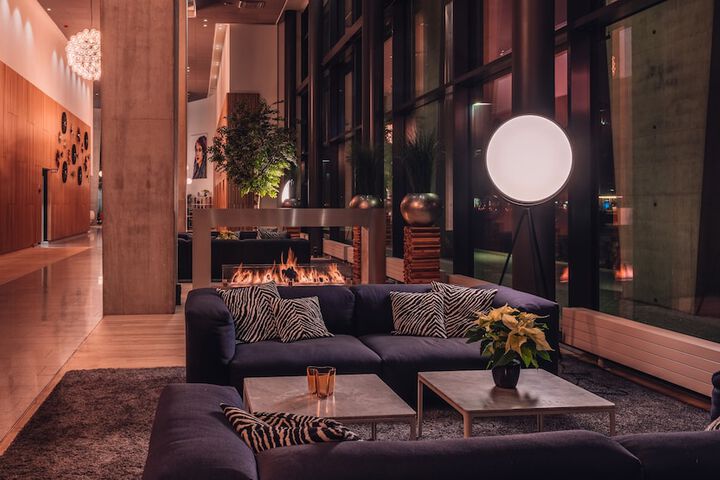 Entrance & Lobby
