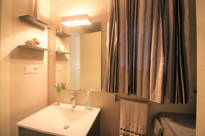 Room 16 of 38