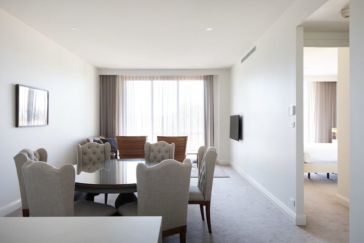 Room 32 of 47