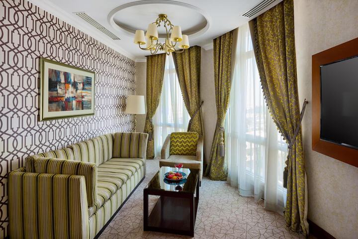 Room 42 of 208
