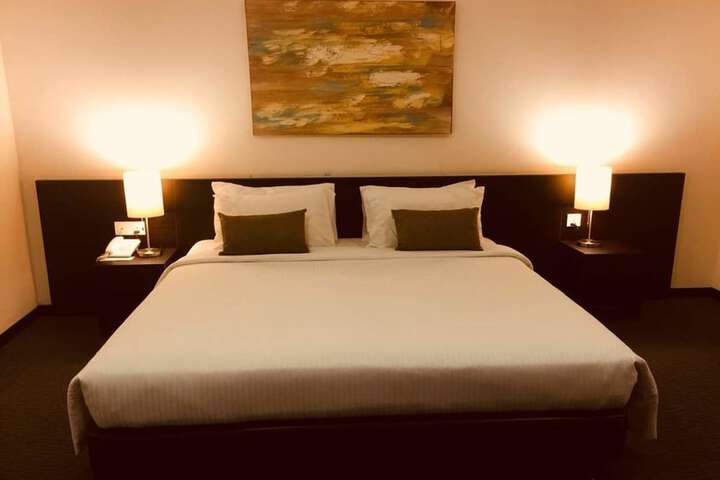 Room 9 of 34
