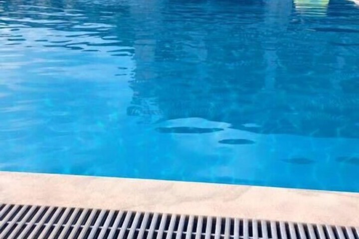 Pool 44 of 70