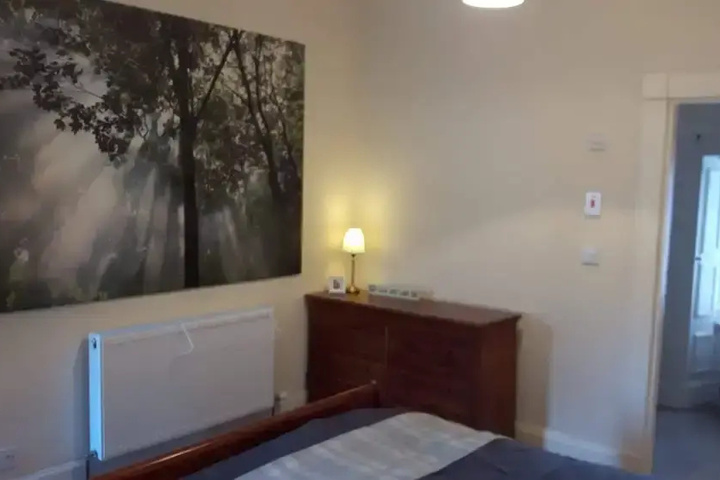Room 5 of 9