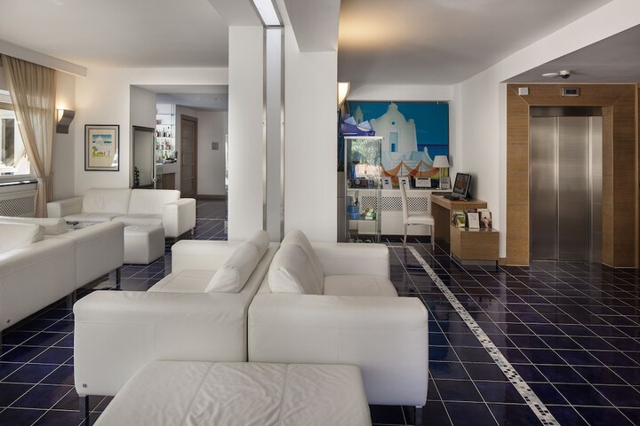 Hotel Interior 7 of 122