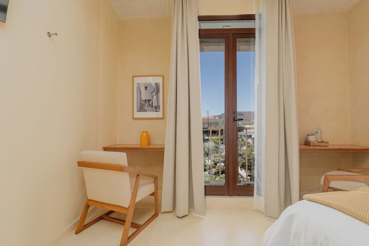 Room 10 of 21