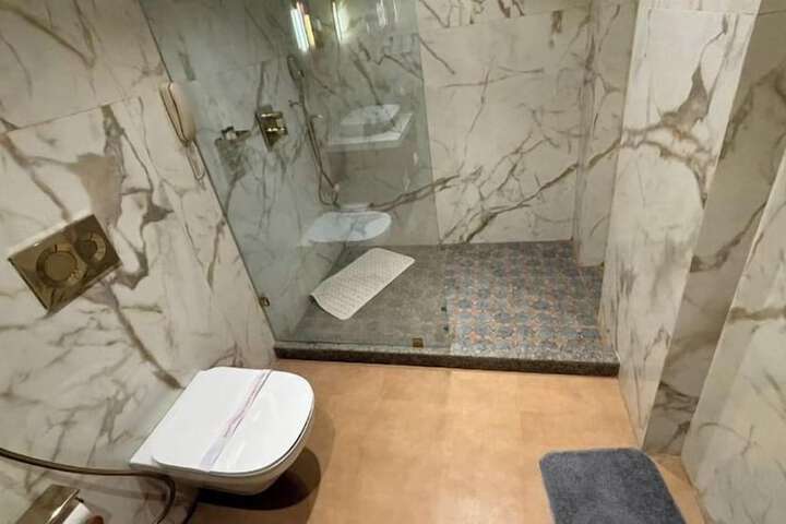 Room 14 of 22