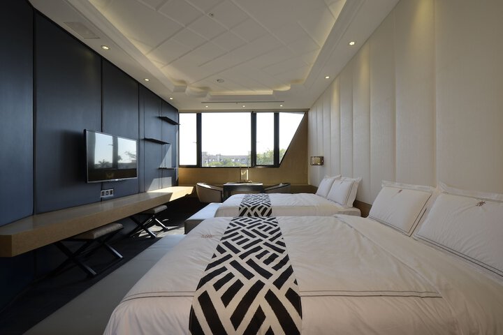 Room 15 of 42