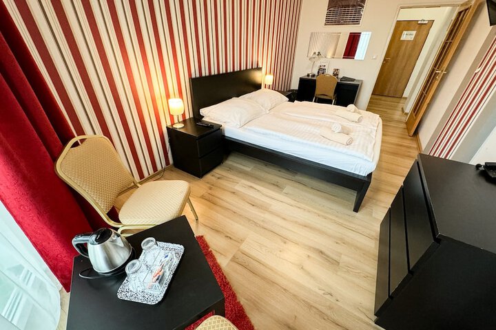 Room 50 of 76