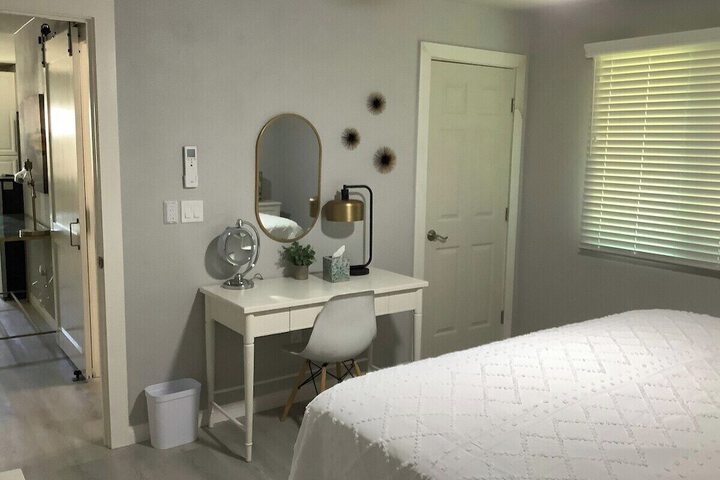 Room 7 of 99