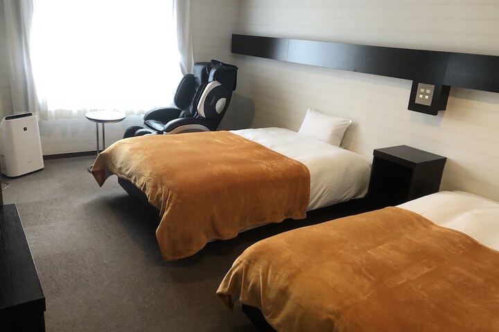 Room 16 of 77