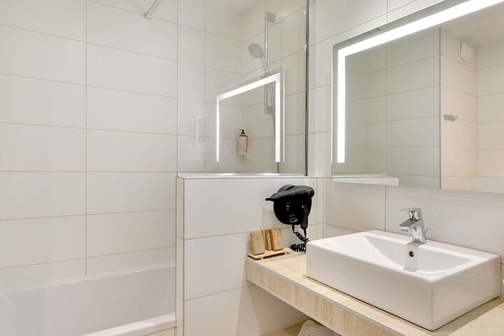 Room 15 of 150