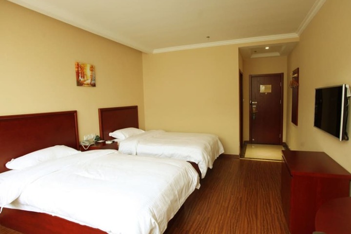 Room 10 of 66