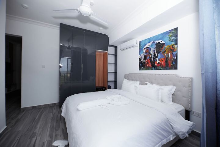 Room 12 of 66
