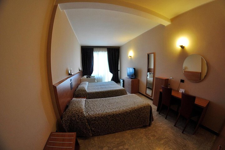 Room 12 of 45