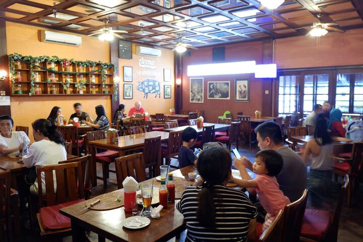 Dining 33 of 53