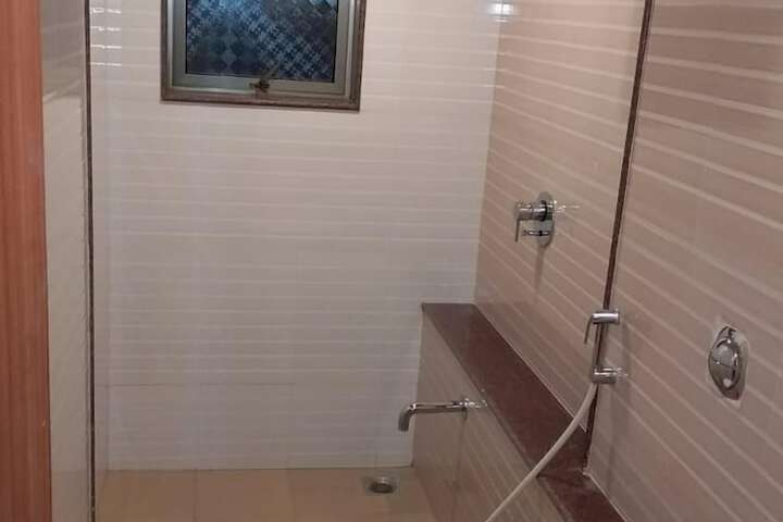 Room 10 of 17