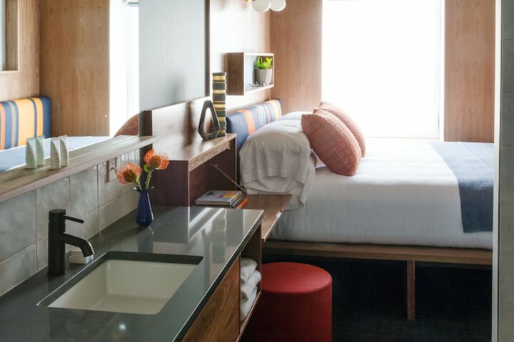 Room 17 of 65