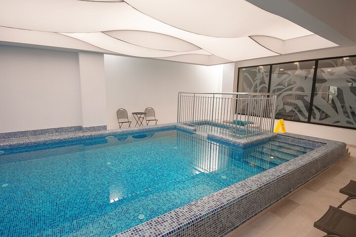 Pool 55 of 158