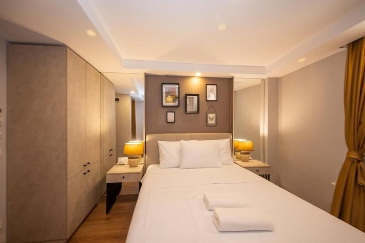 Room 10 of 98