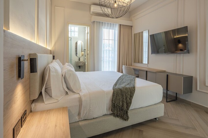 Room 8 of 43