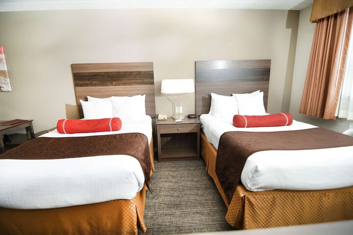 Accessible Suite King Bed Accessible Bathtub Microwave and Refrigerator WiFi Non S (5 of 39)