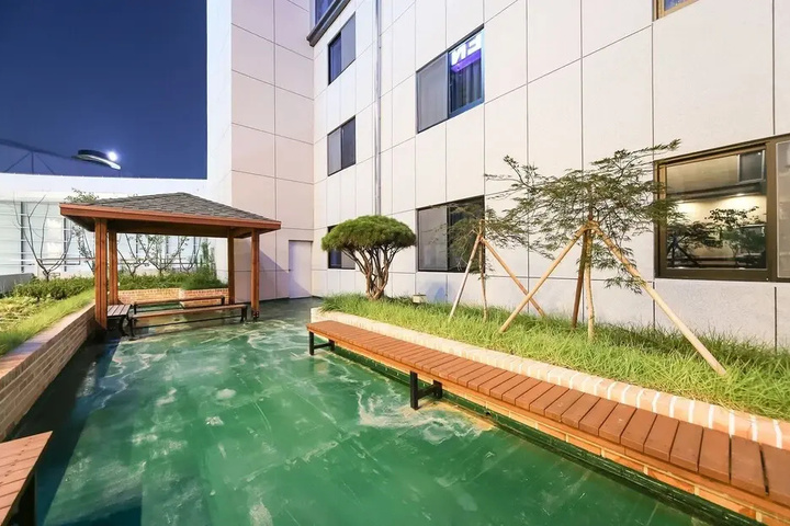 Pool 16 of 23