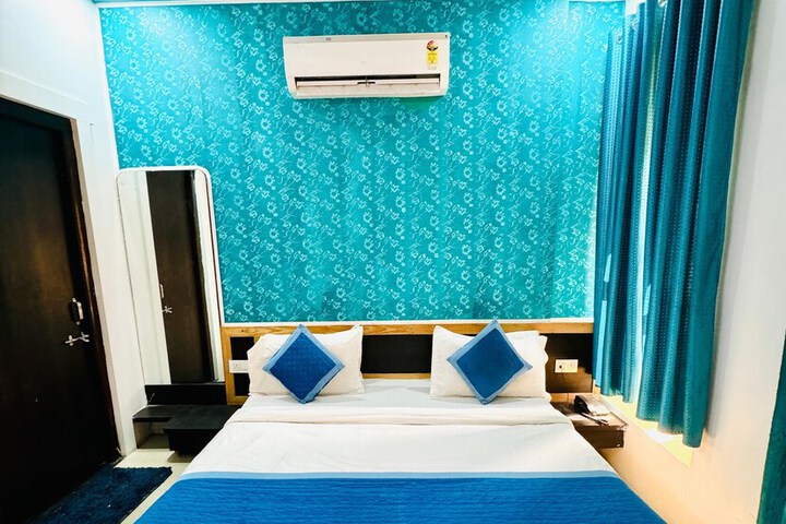 Room 7 of 16