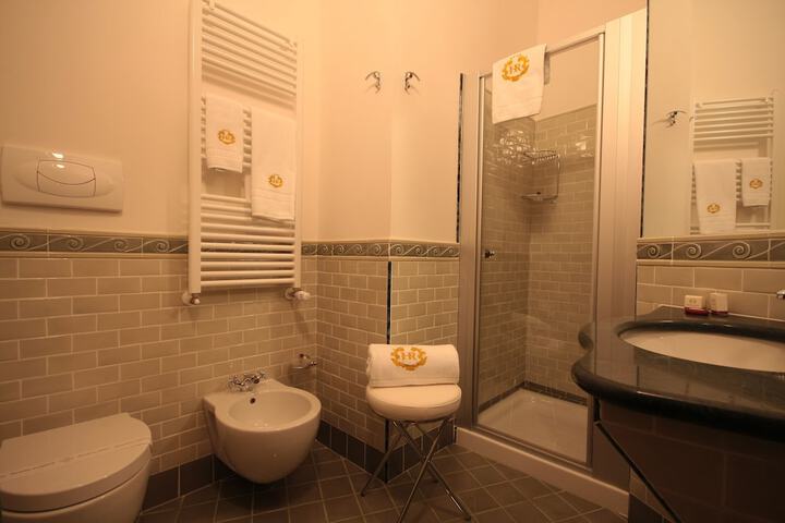 Room 44 of 61