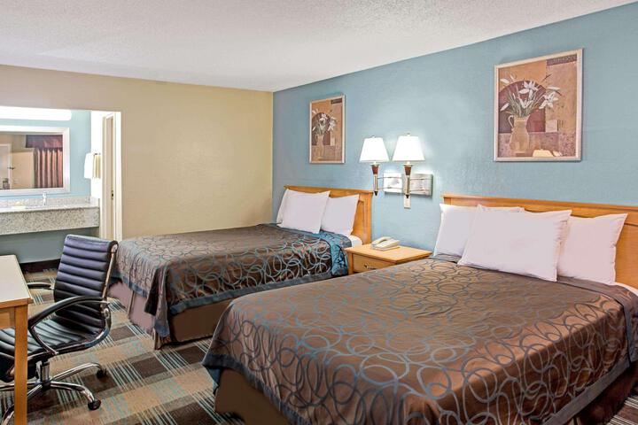 2 Double Beds Deluxe Room (1 of 12)