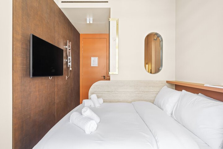 Room 22 of 102