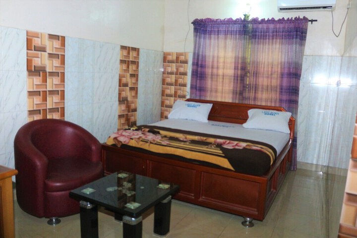 Room 4 of 15