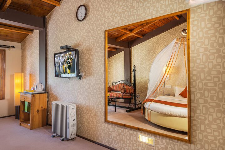Room 21 of 120