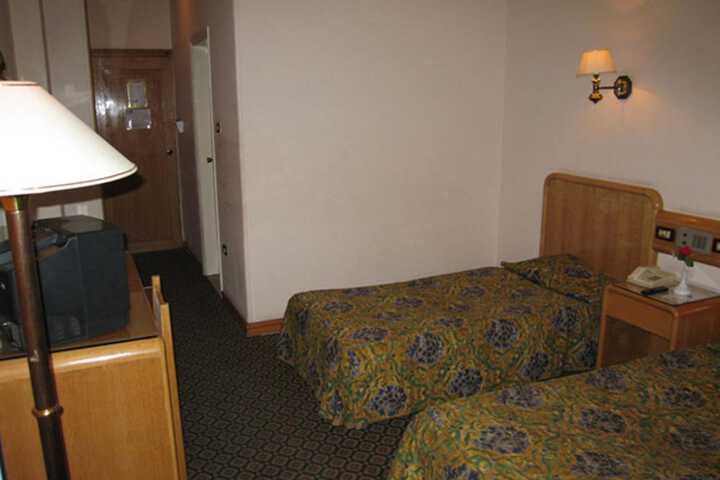Room 6 of 37