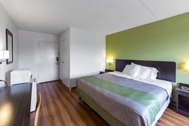 1 King Bed (13 of 13)