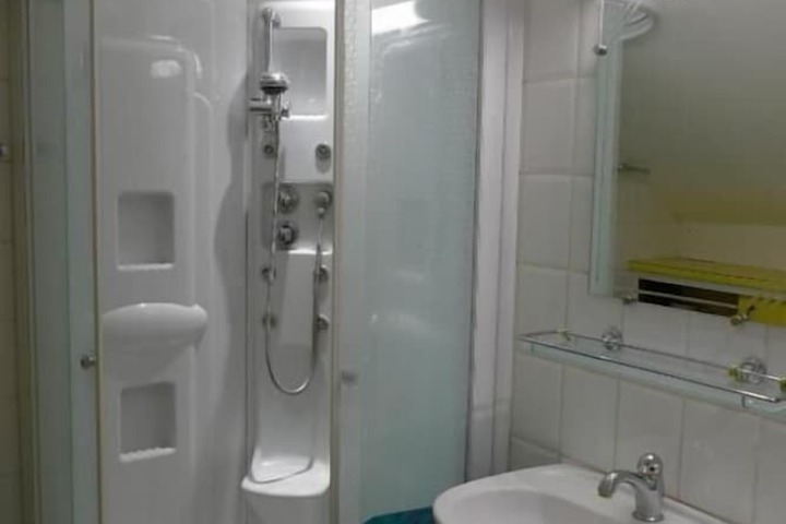 Room 30 of 47